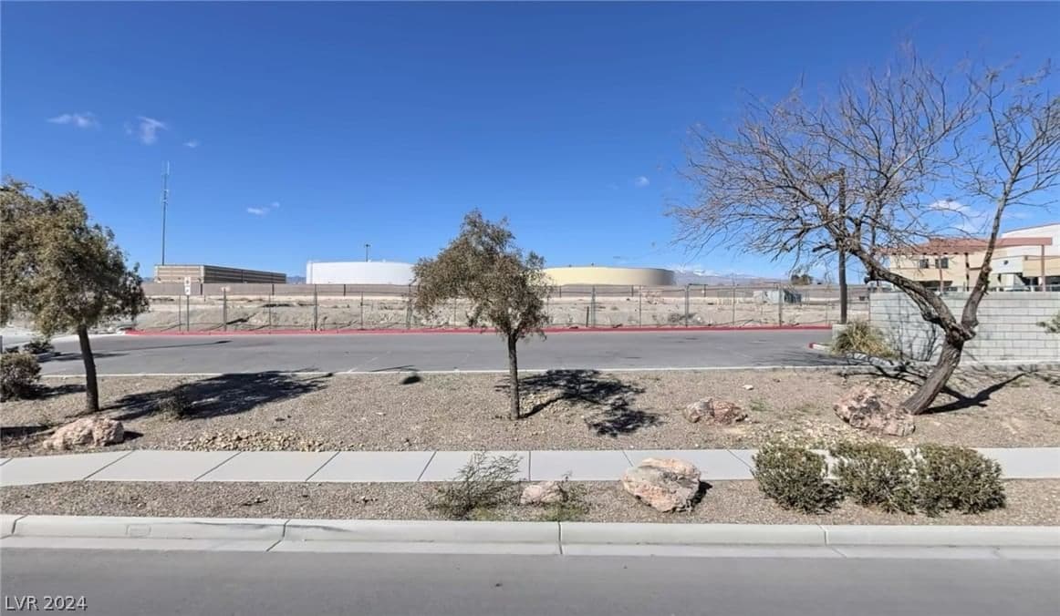 3355 Clayton photo 5