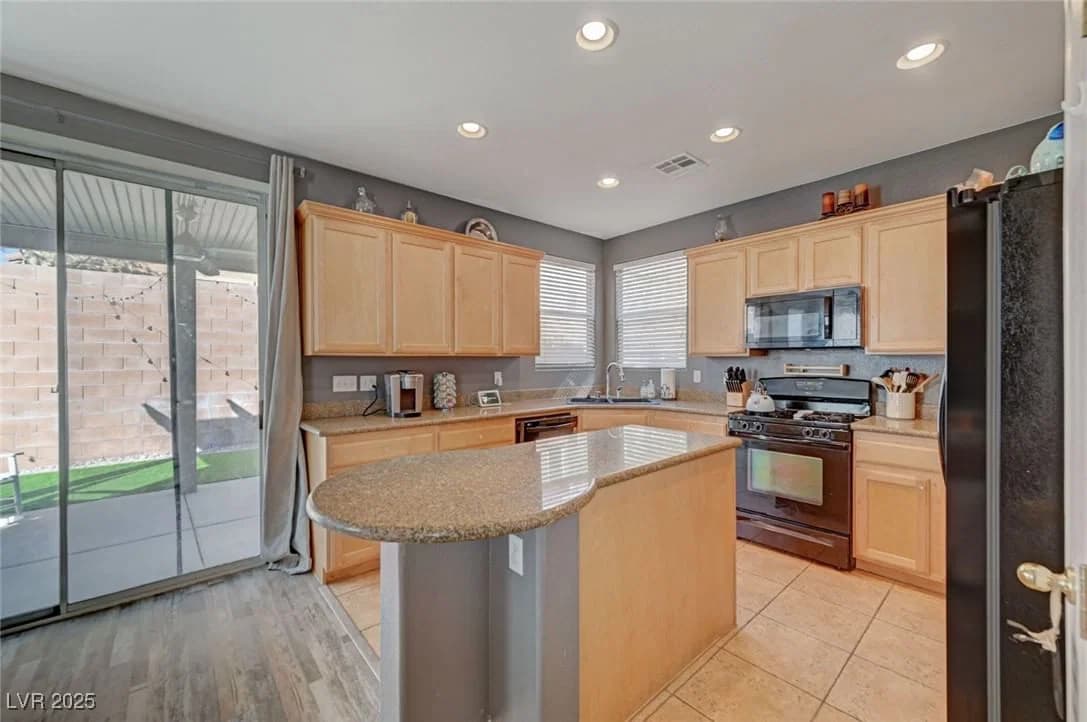 9180 Wine Cellar Avenue photo 2