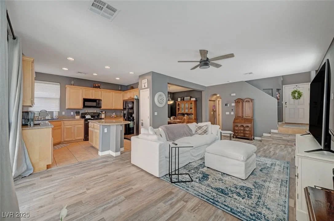 9180 Wine Cellar Avenue photo 3