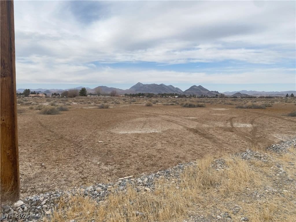 3030 Basin Avenue photo 4