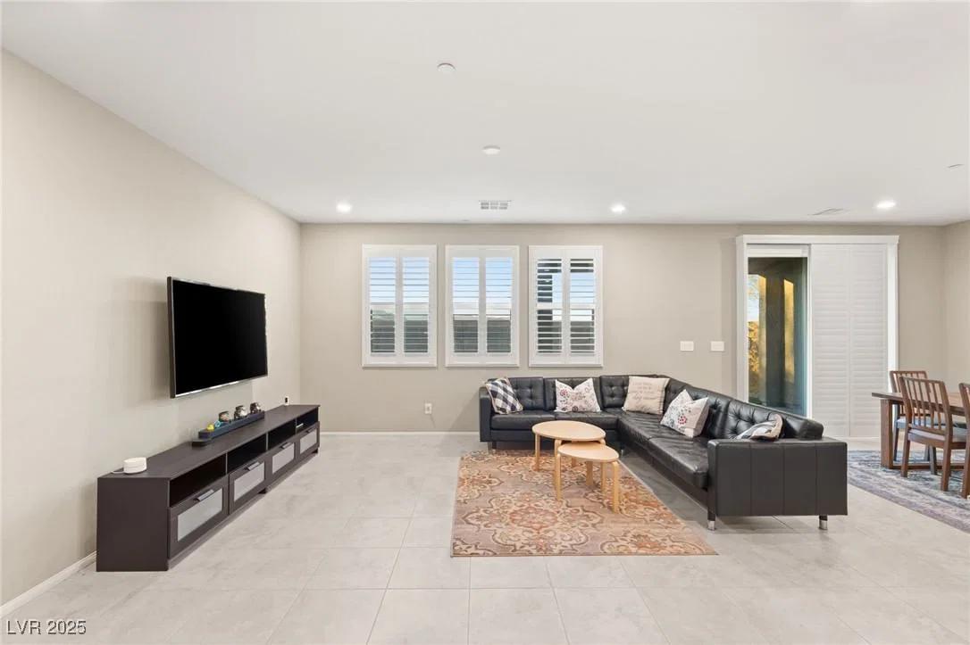 964 Midnight View Avenue photo 3