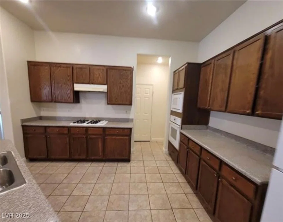 8240 Aurora Peak Avenue photo 5
