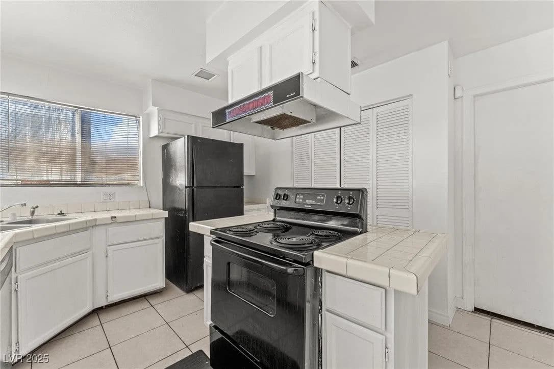 6673 Silver Penny Avenue photo 5