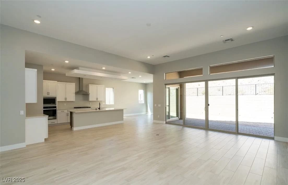 157 Mirage View Drive photo 2