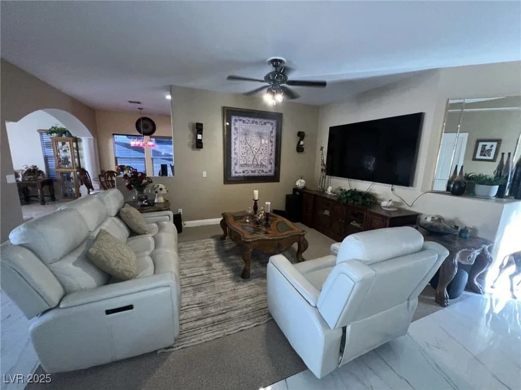 6596 Secluded Avenue photo 5