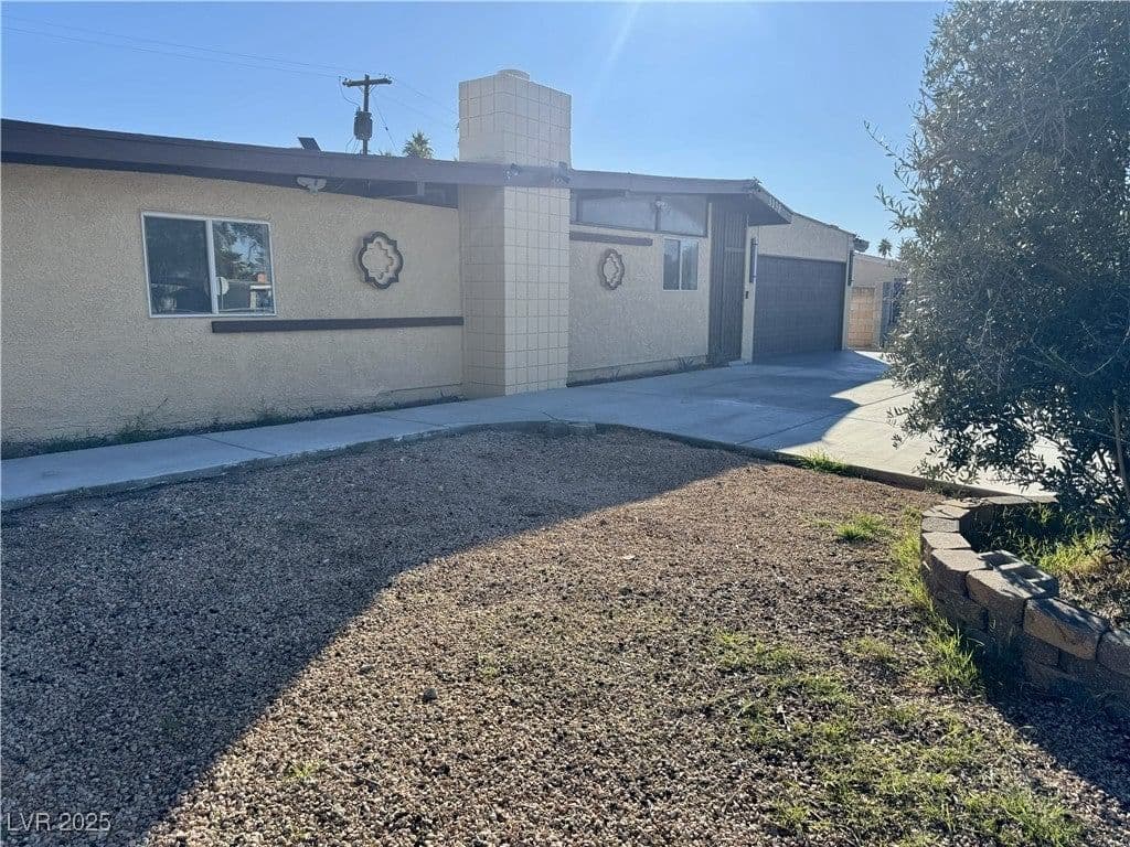 3138 Gaucho Drive photo 2