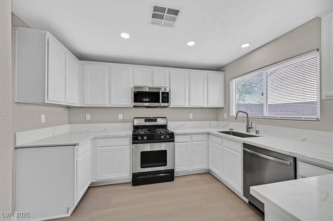 6486 Robusta Court photo 4