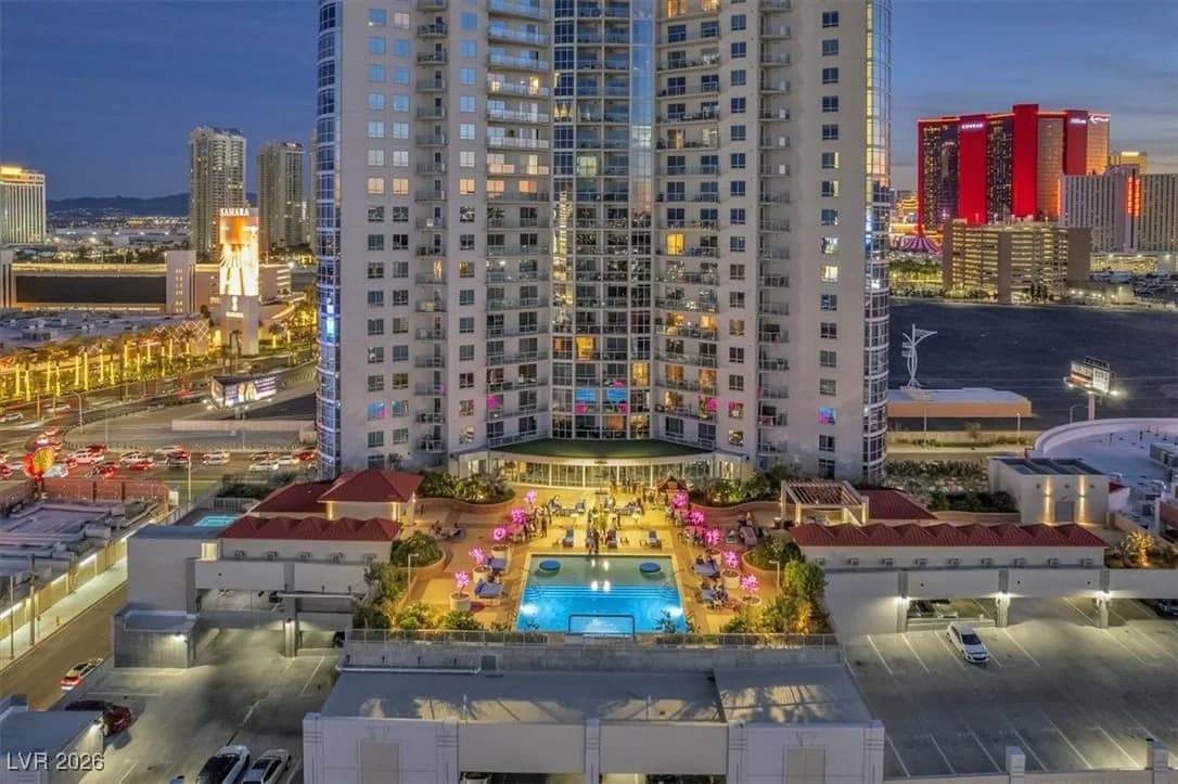 200 Sahara Avenue