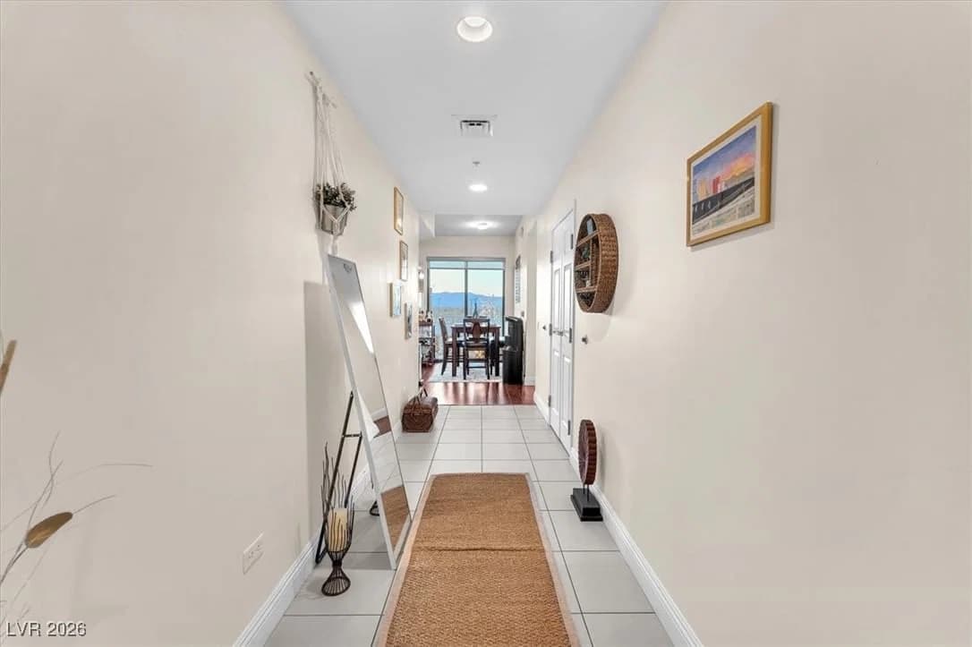 200 Sahara Avenue photo 3