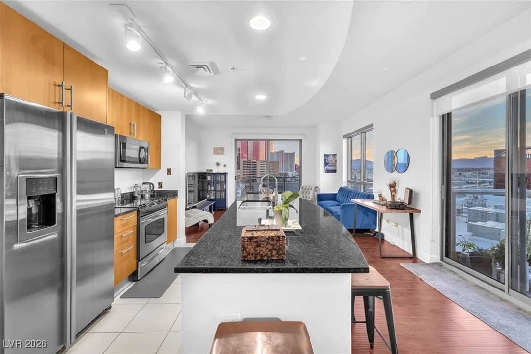 200 Sahara Avenue photo 2