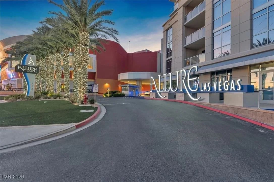 200 Sahara Avenue photo 4