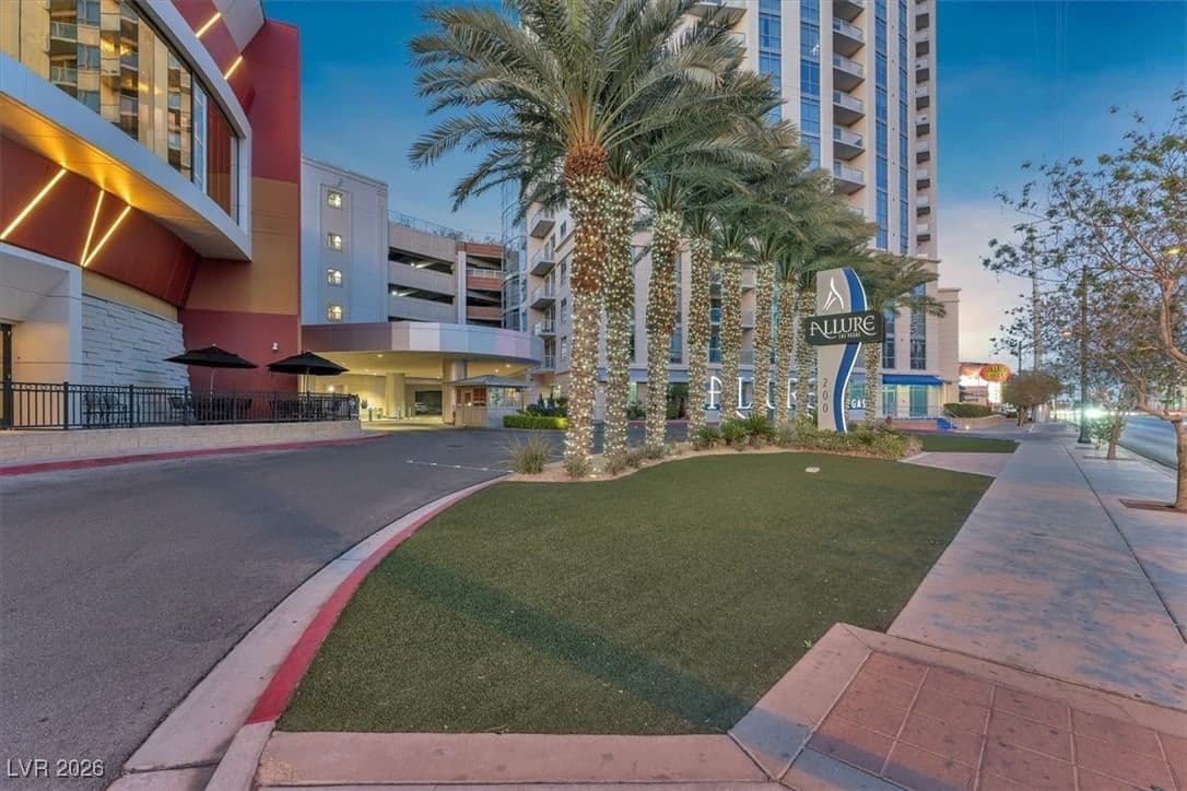 200 Sahara Avenue photo 5