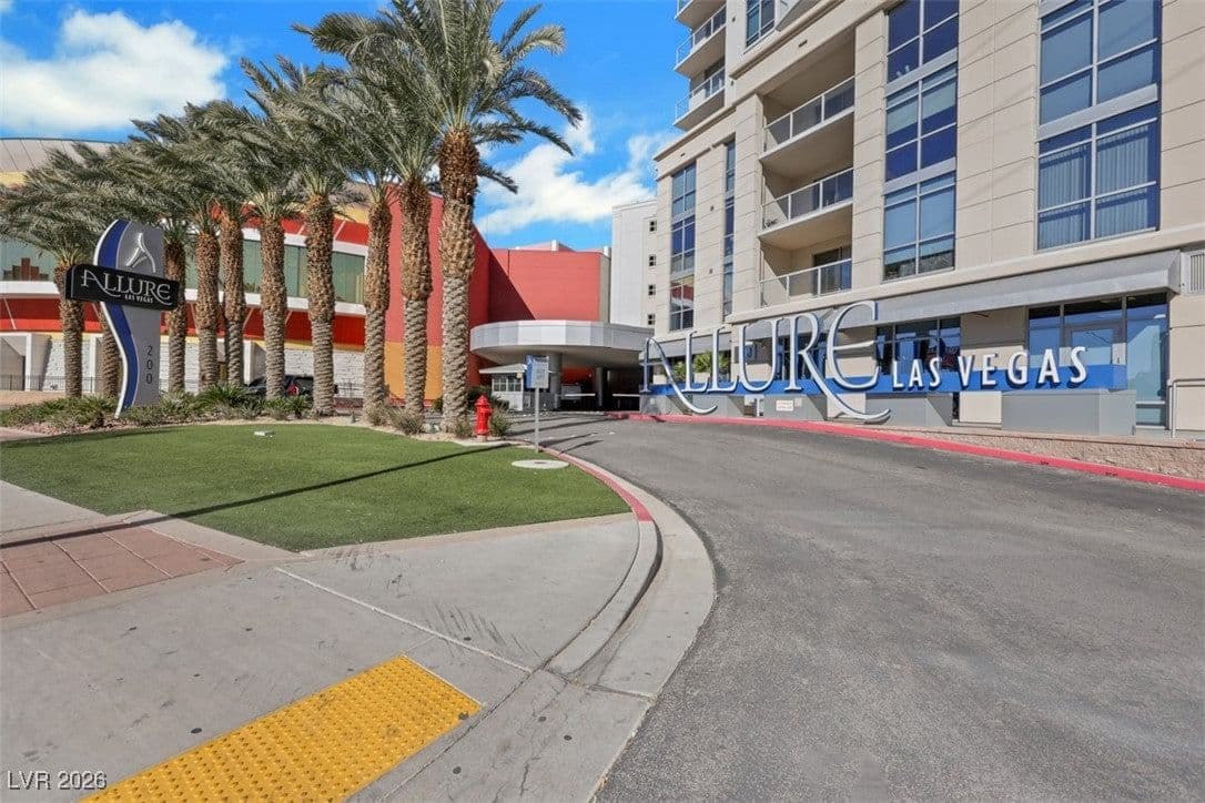 200 Sahara Avenue photo 2