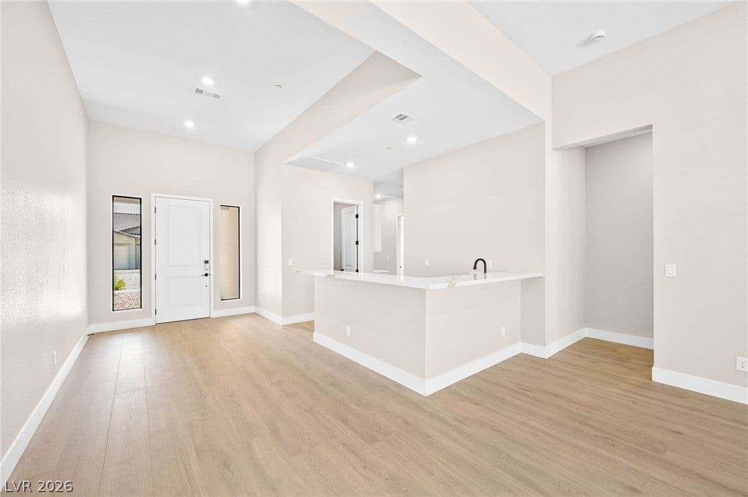525 Stowell Avenue photo 2