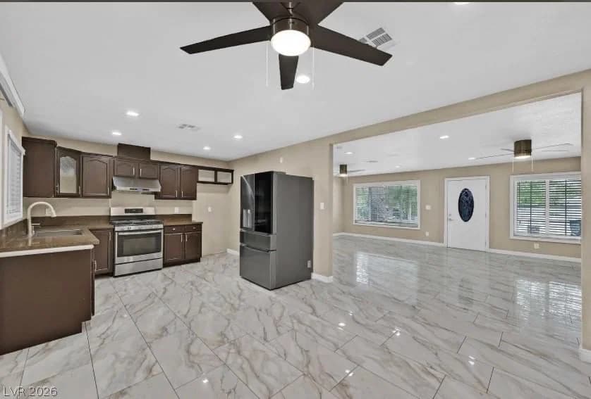 905 Vaughn Street photo 5