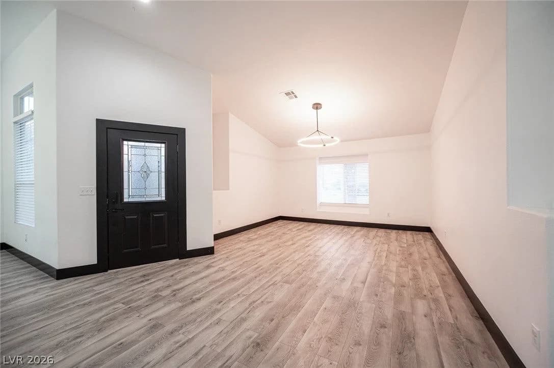8020 Divernon Avenue photo 3