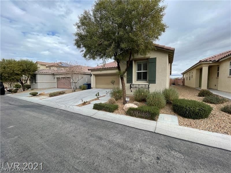 10596 Upper Laurel Street photo 2