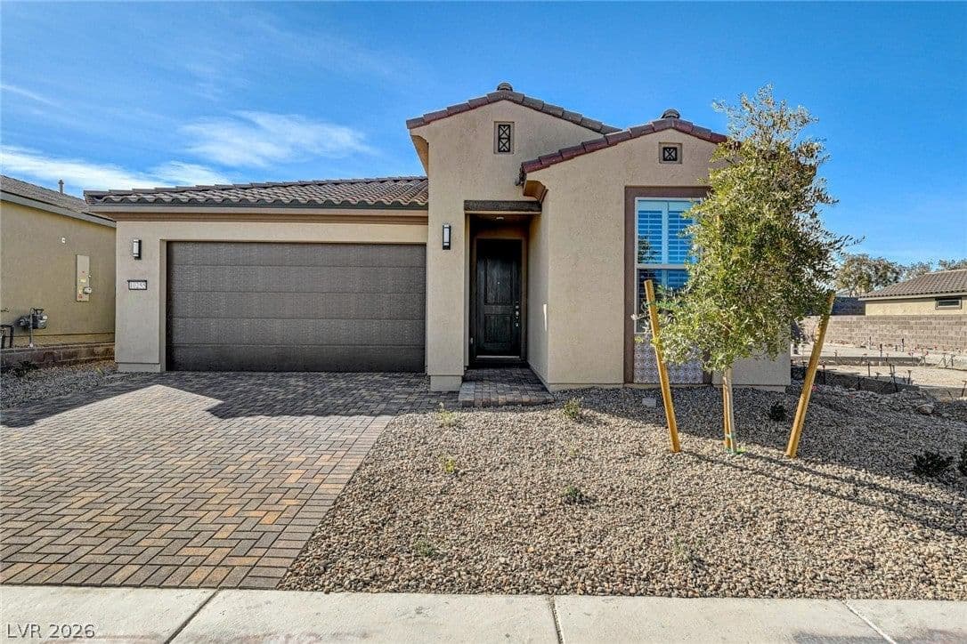 10255 Crimson Currant Street