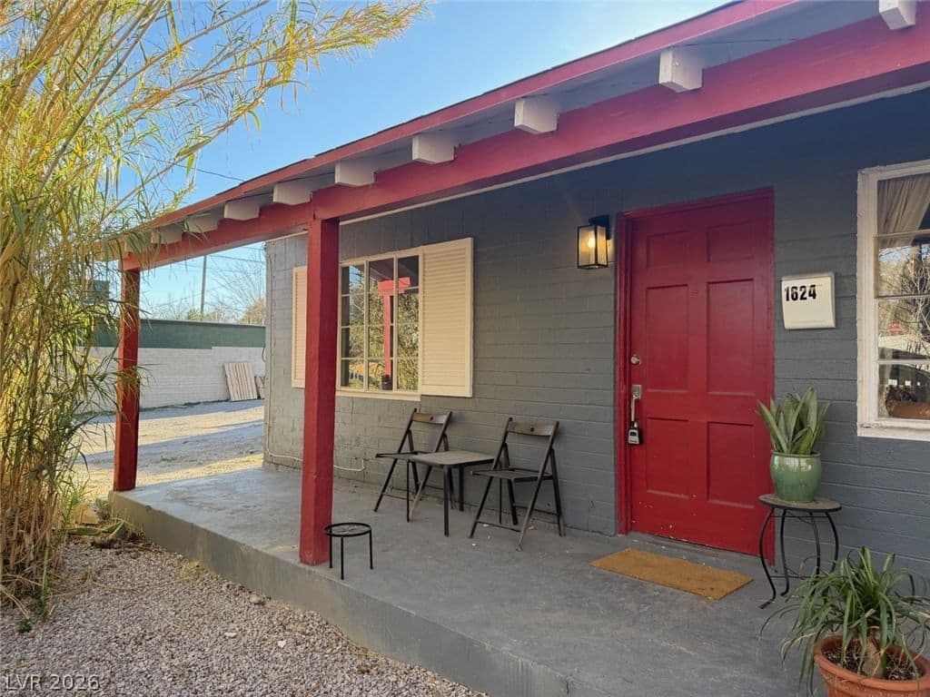 1622 Thelma Lane photo 3