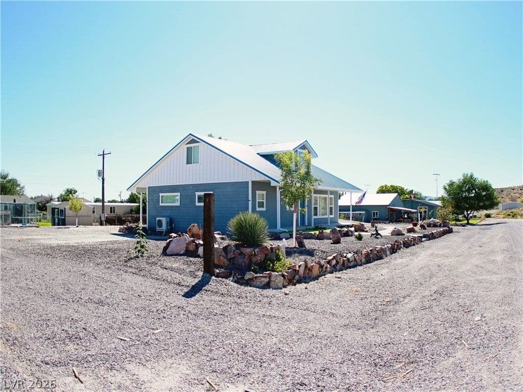 1348 BLAD Street photo 5