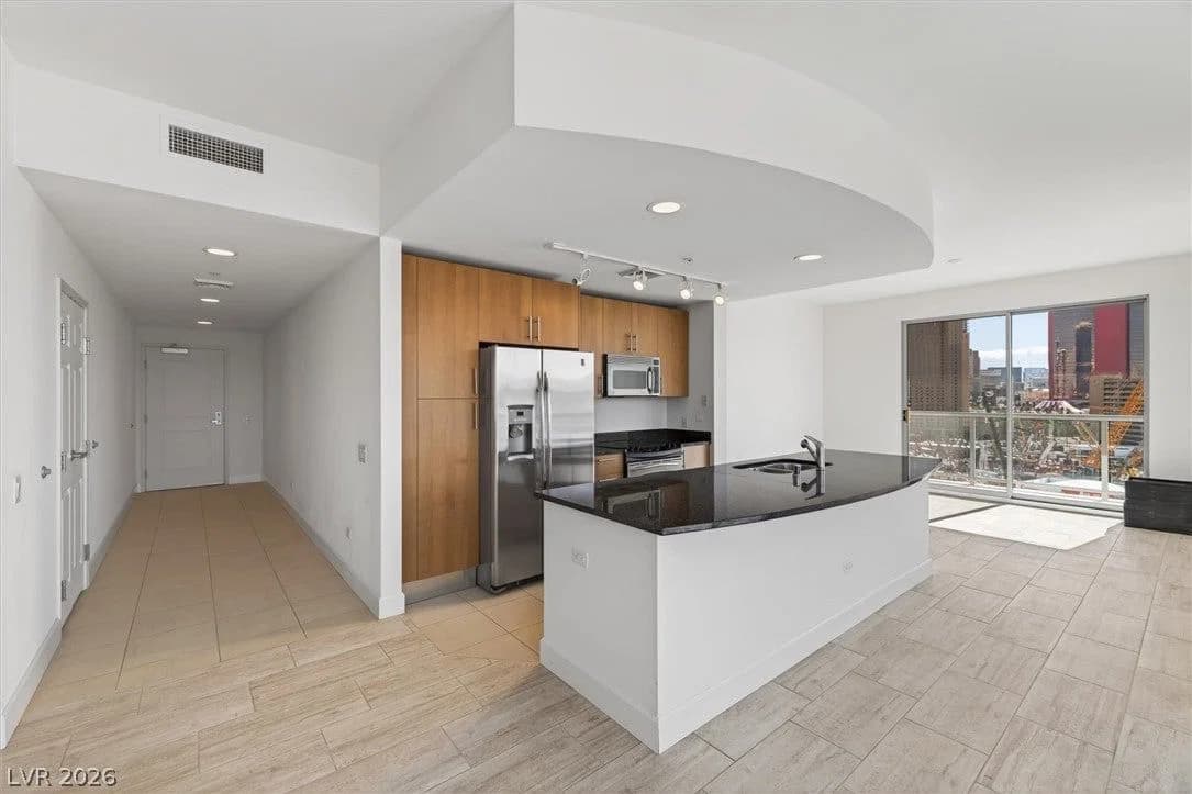 200 Sahara Avenue photo 3