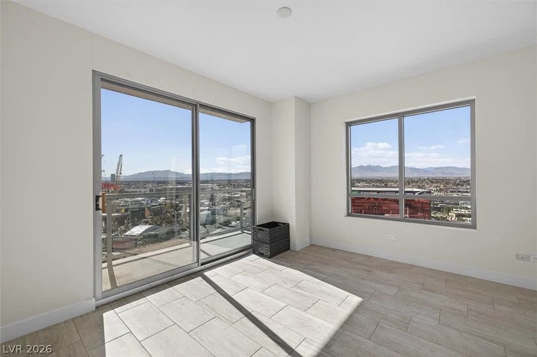 200 Sahara Avenue photo 5