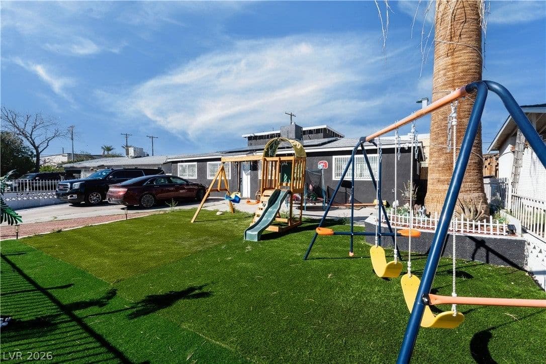 1624 L Street photo 4