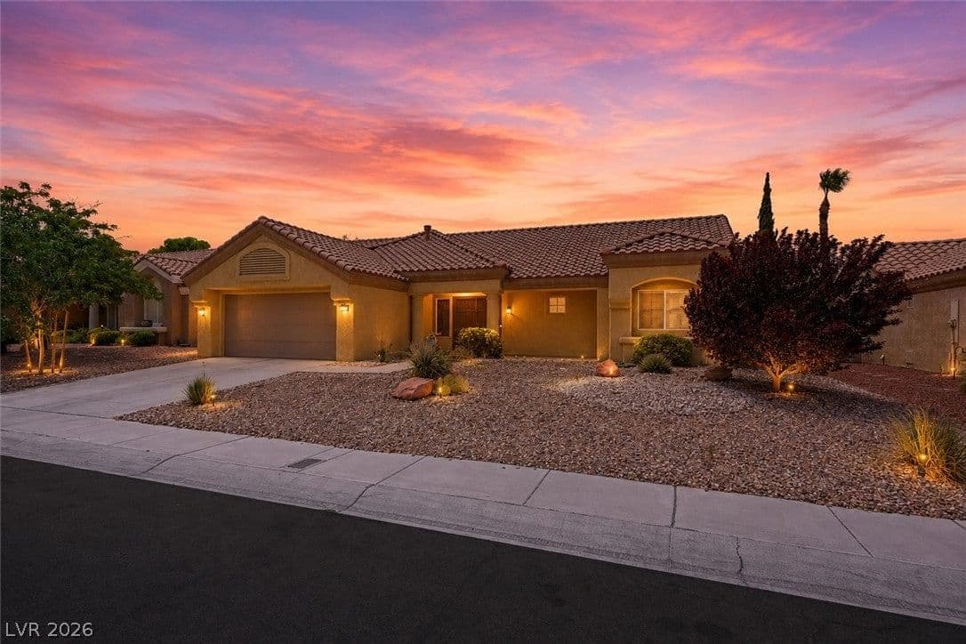 2517 Desert Sands Drive photo 2