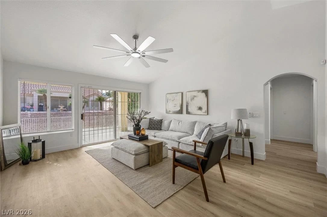 2517 Desert Sands Drive photo 3