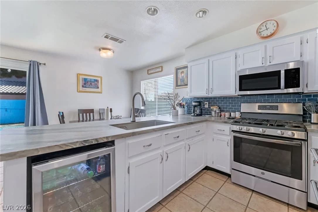 4140 Hazelridge Drive photo 2