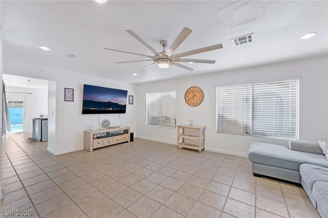 4140 Hazelridge Drive photo 4