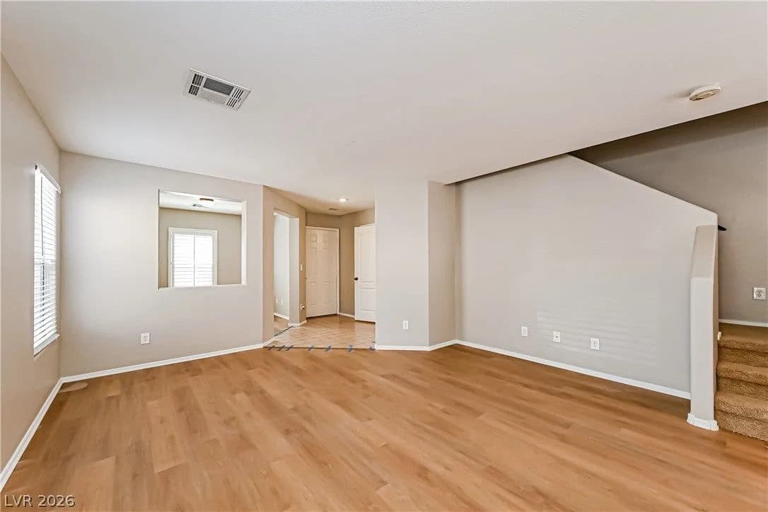 691 Magrath Street photo 5