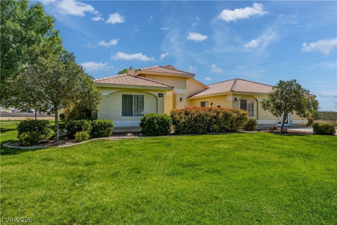 1391 Leslie Street photo 3