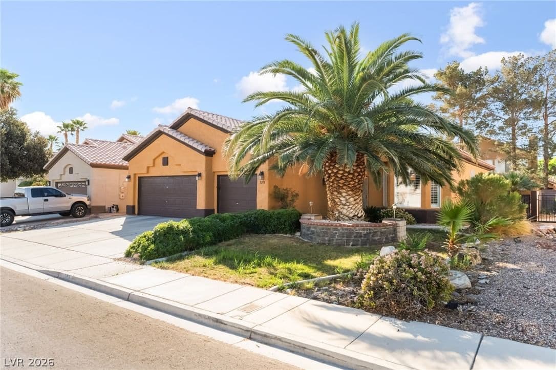 5213 Red Glory Drive photo 3