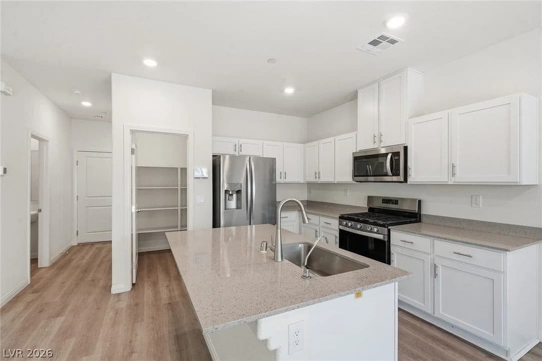 4706 Turquoise Cliffs Avenue photo 4