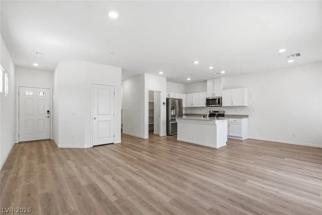 4706 Turquoise Cliffs Avenue photo 2