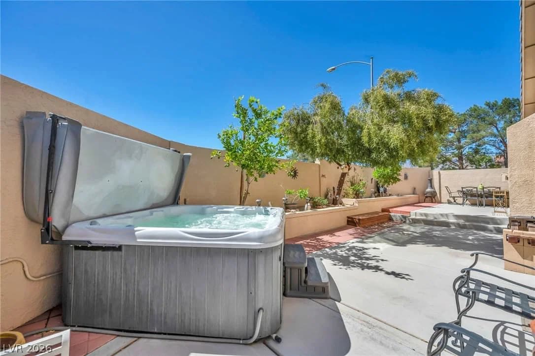 8765 Raindrop Canyon Avenue photo 3