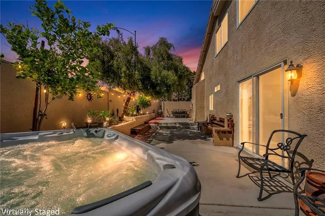 8765 Raindrop Canyon Avenue photo 5