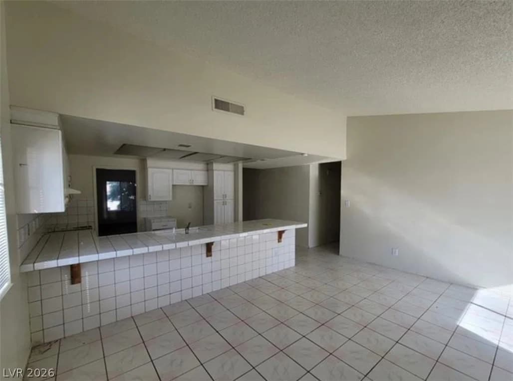 1673 Caliente Court photo 3
