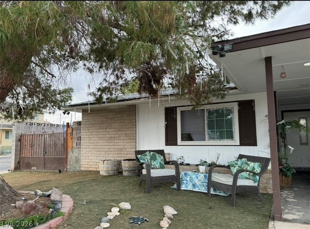 212 Bradshaw Way photo 2