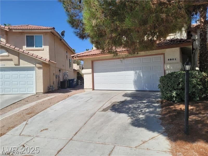 4801 Fiesta Lakes Street