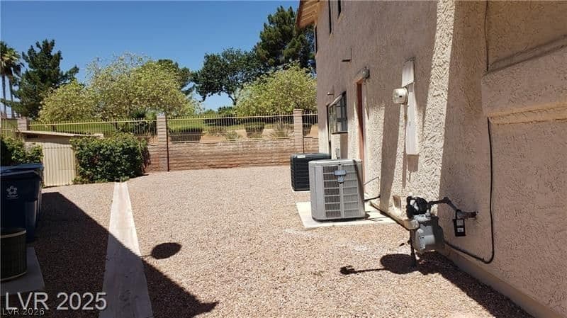 4801 Fiesta Lakes Street photo 4