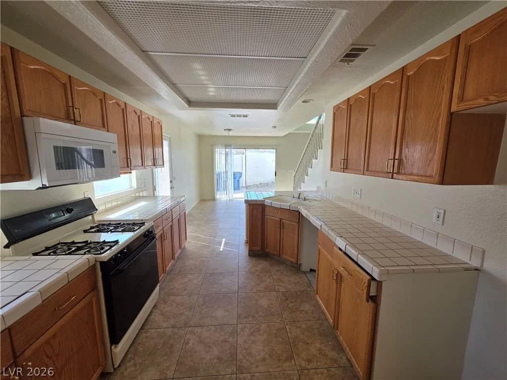 8829 CORNWALL GLEN Avenue photo 3