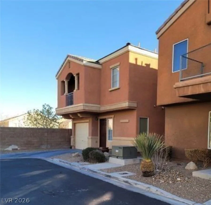 9402 Crimson Sky Street photo 2
