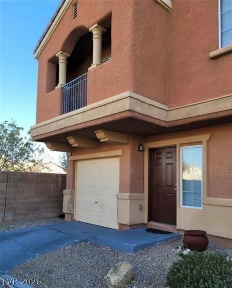 9402 Crimson Sky Street photo 4