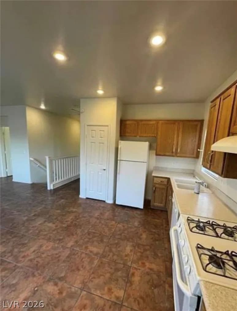 9402 Crimson Sky Street photo 5
