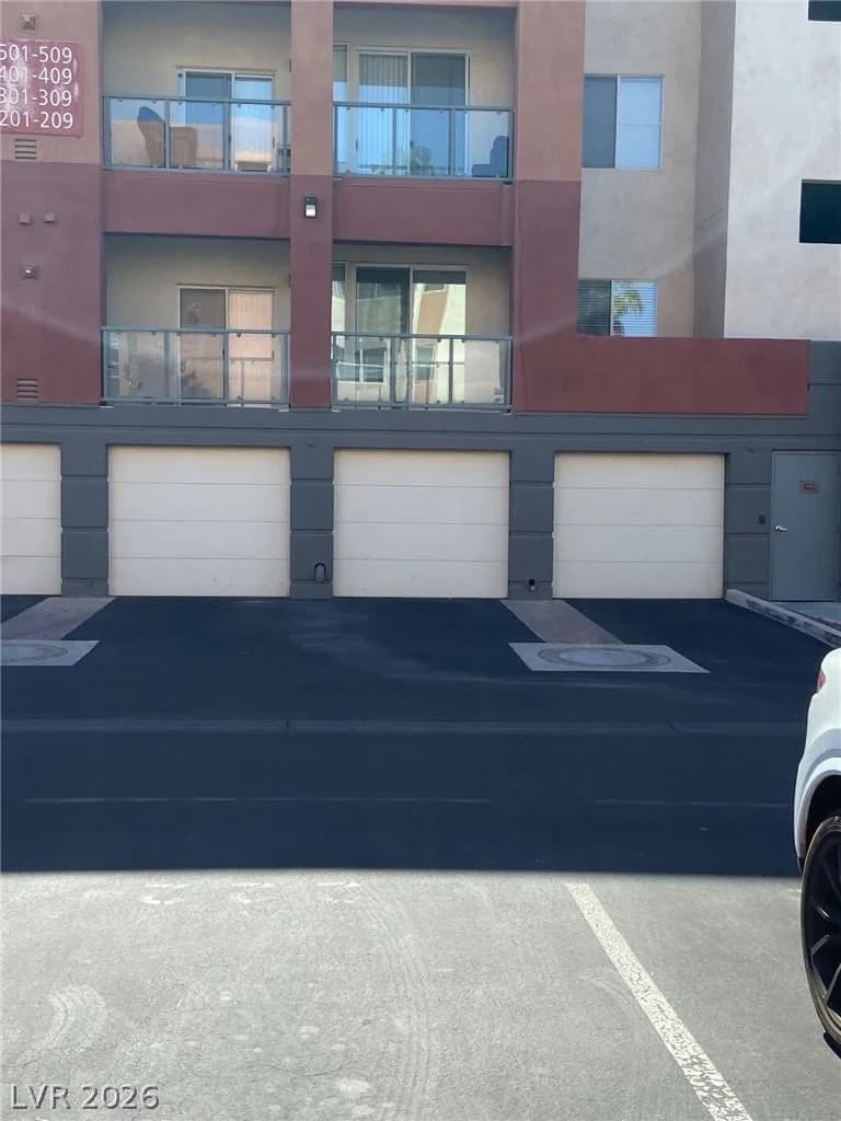 55 Agate Avenue photo 2