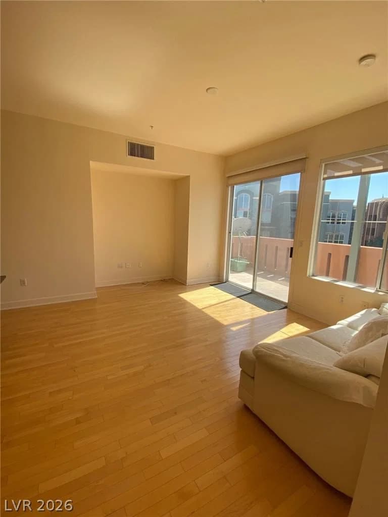 55 Agate Avenue photo 4