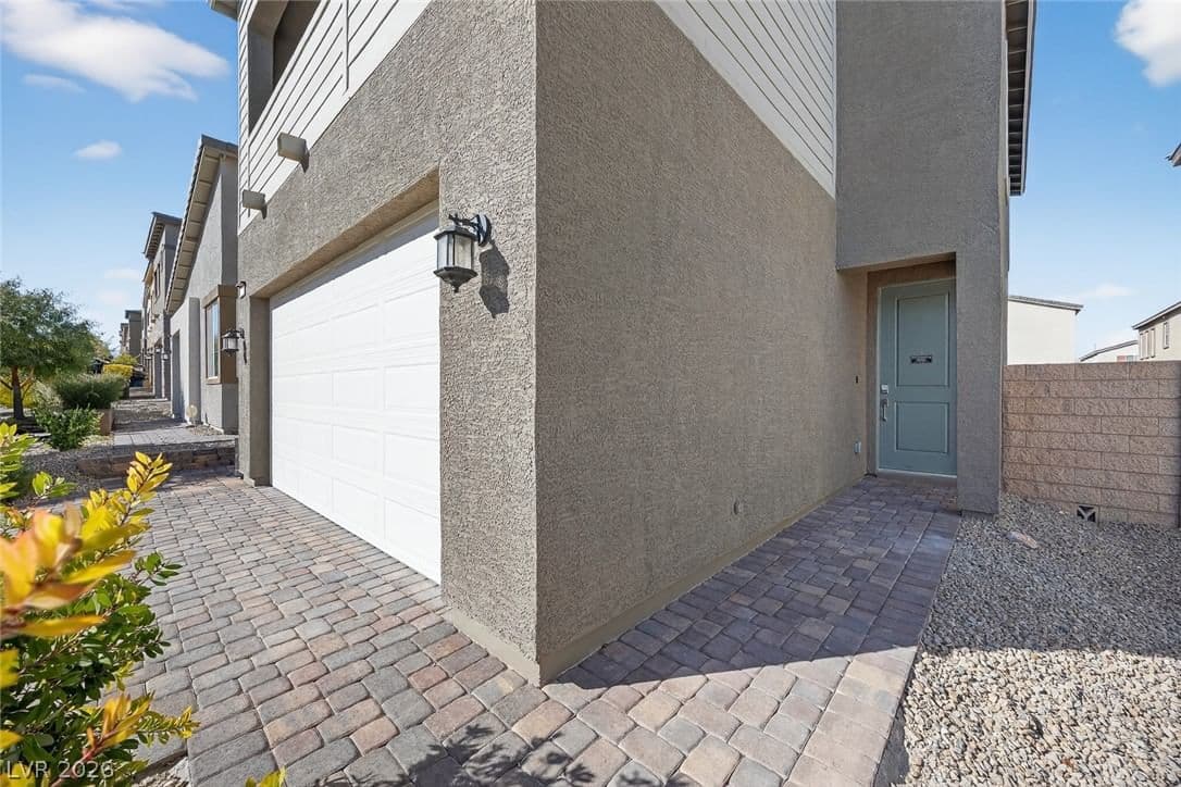 9934 Iron Creek Avenue photo 4