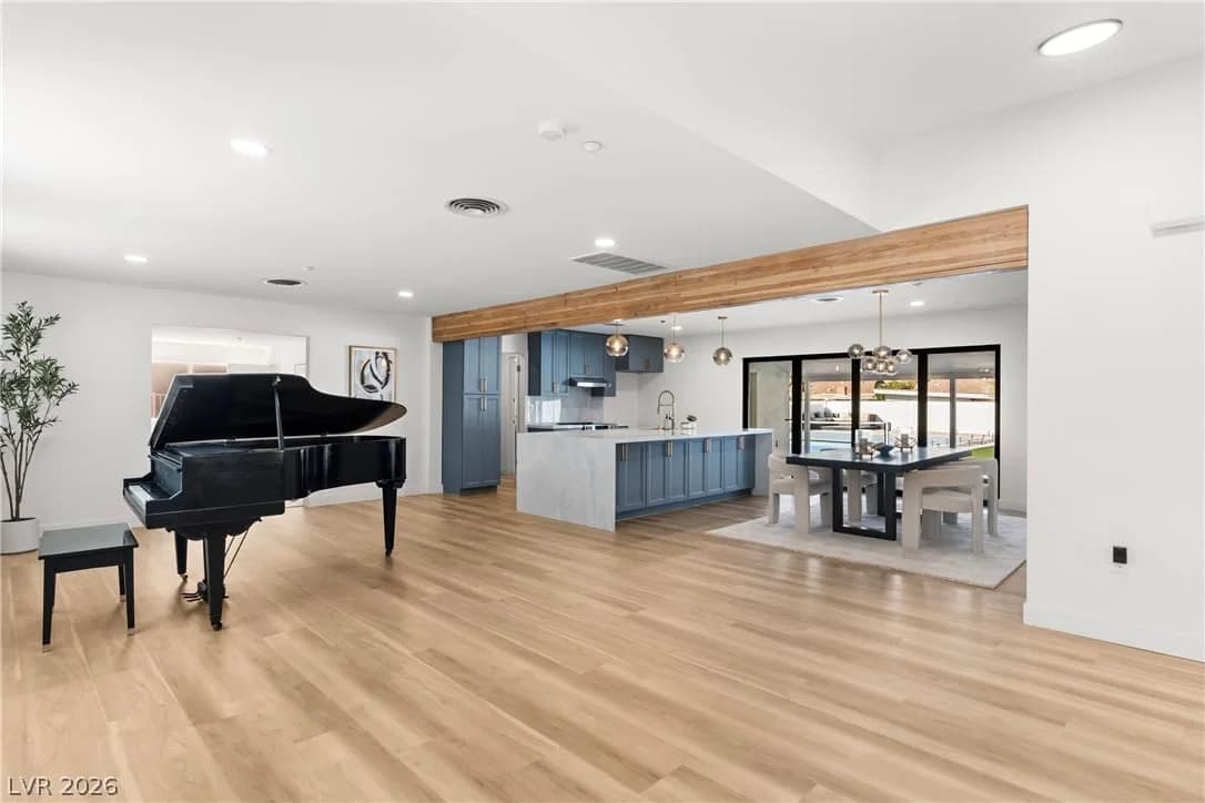 2106 Oakey Boulevard photo 3